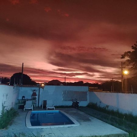 Vila Agradavel Com Piscina. Villa Peruíbe Екстериор снимка