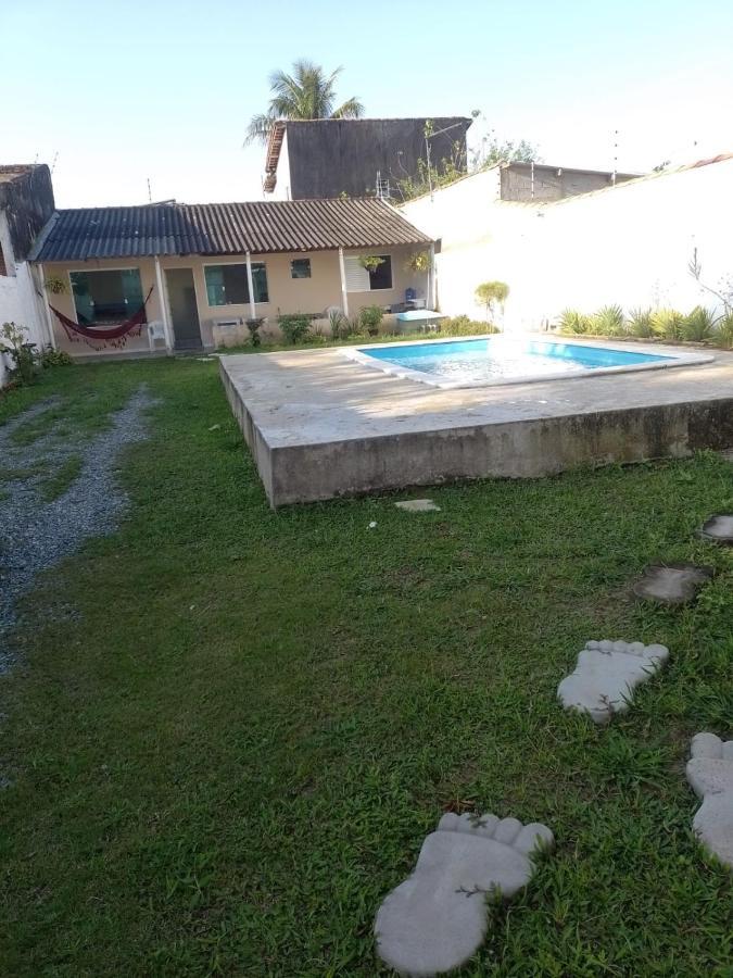 Vila Agradavel Com Piscina. Villa Peruíbe Екстериор снимка