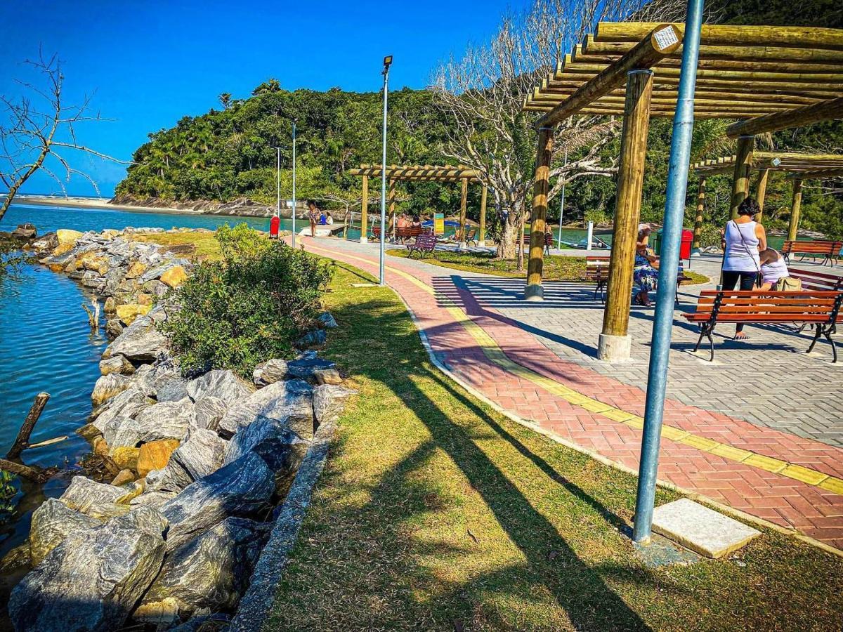 Vila Agradavel Com Piscina. Villa Peruíbe Екстериор снимка